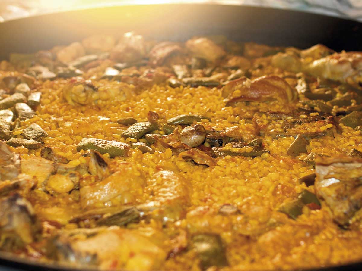 https://bernamacomidaspopulares.com/wp-content/uploads/2024/11/paella-tradicional-valenciana.jpg